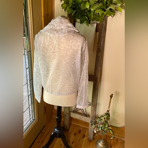 ✨GOOD AMERICAN Icy Leopard Print Windbreaker Jacket✨ NWT - Picture 4 of 16